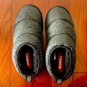 Sorel size 10 leopard slippers